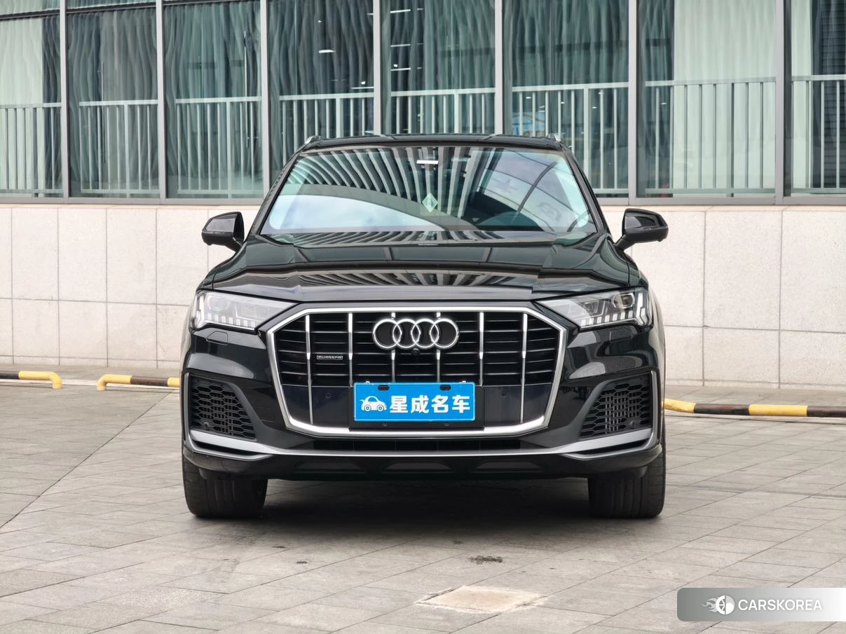 Audi Q7 2022 Черный из Китая, фото 6