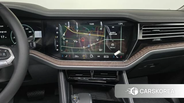 Volkswagen Touareg 3rd generation 2025 Черный из Кореи, фото 6