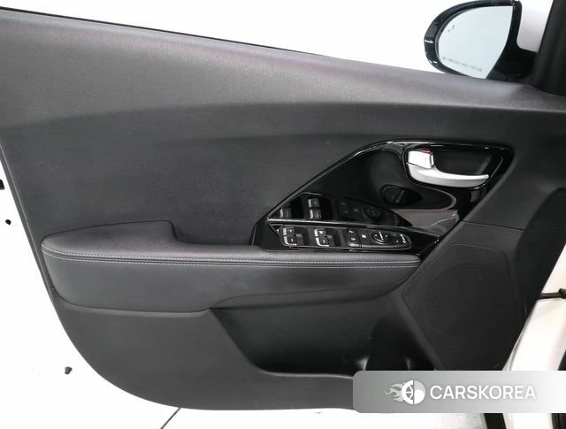 Kia Niro 2018 Белый из Кореи, фото 6