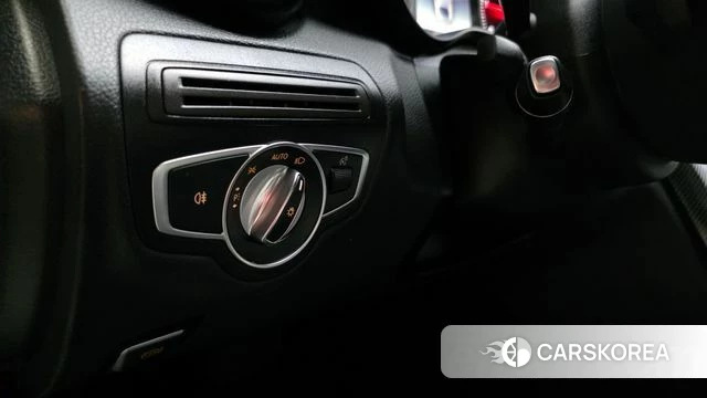 Mercedes-Benz C-Class W205 2018 Серебряный из Кореи, фото 6