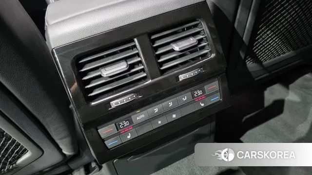 Volkswagen Touareg 3rd generation 2025 Черный из Кореи, фото 6