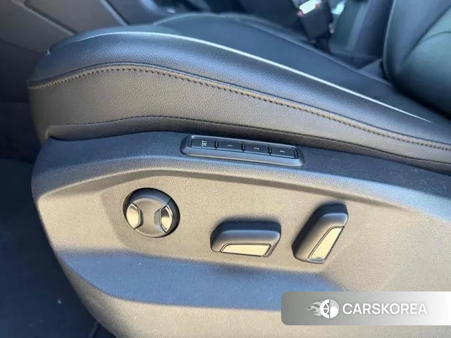 Volkswagen Tiguan second Generation 2023 Светло-серебряный цвет из Кореи, фото 6