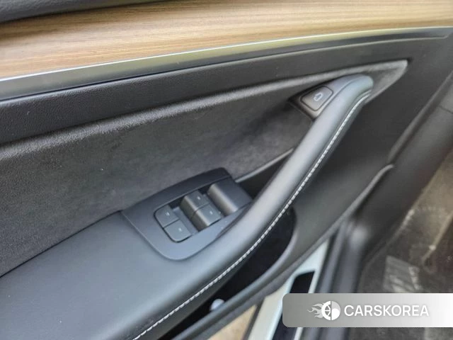 Tesla Model Y 2023 Белый из Кореи, фото 6
