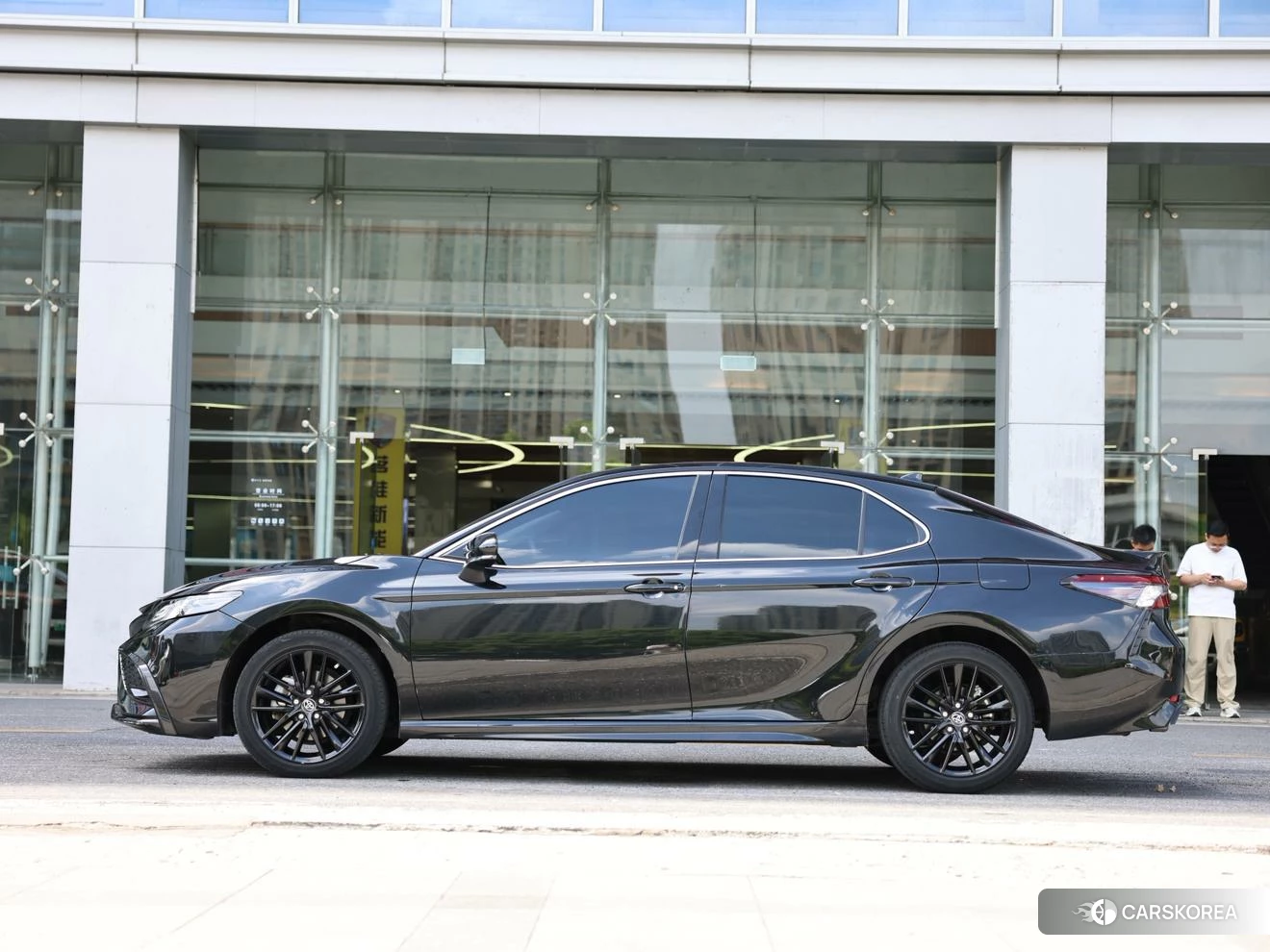 Toyota Camry 2023 Черный из Китая, фото 6