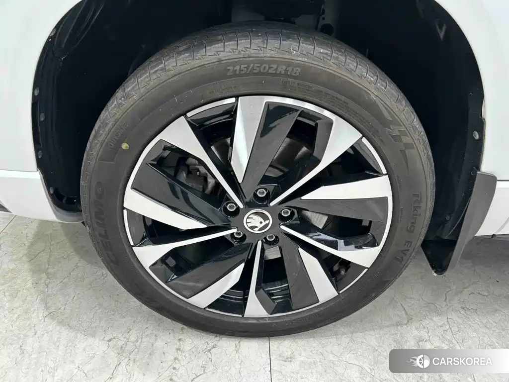 Skoda Karoq 2024 Белый из Китая, фото 6