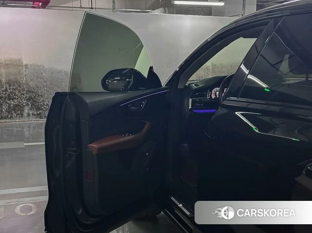 Audi Q8 2021 Черный из Китая, фото 6