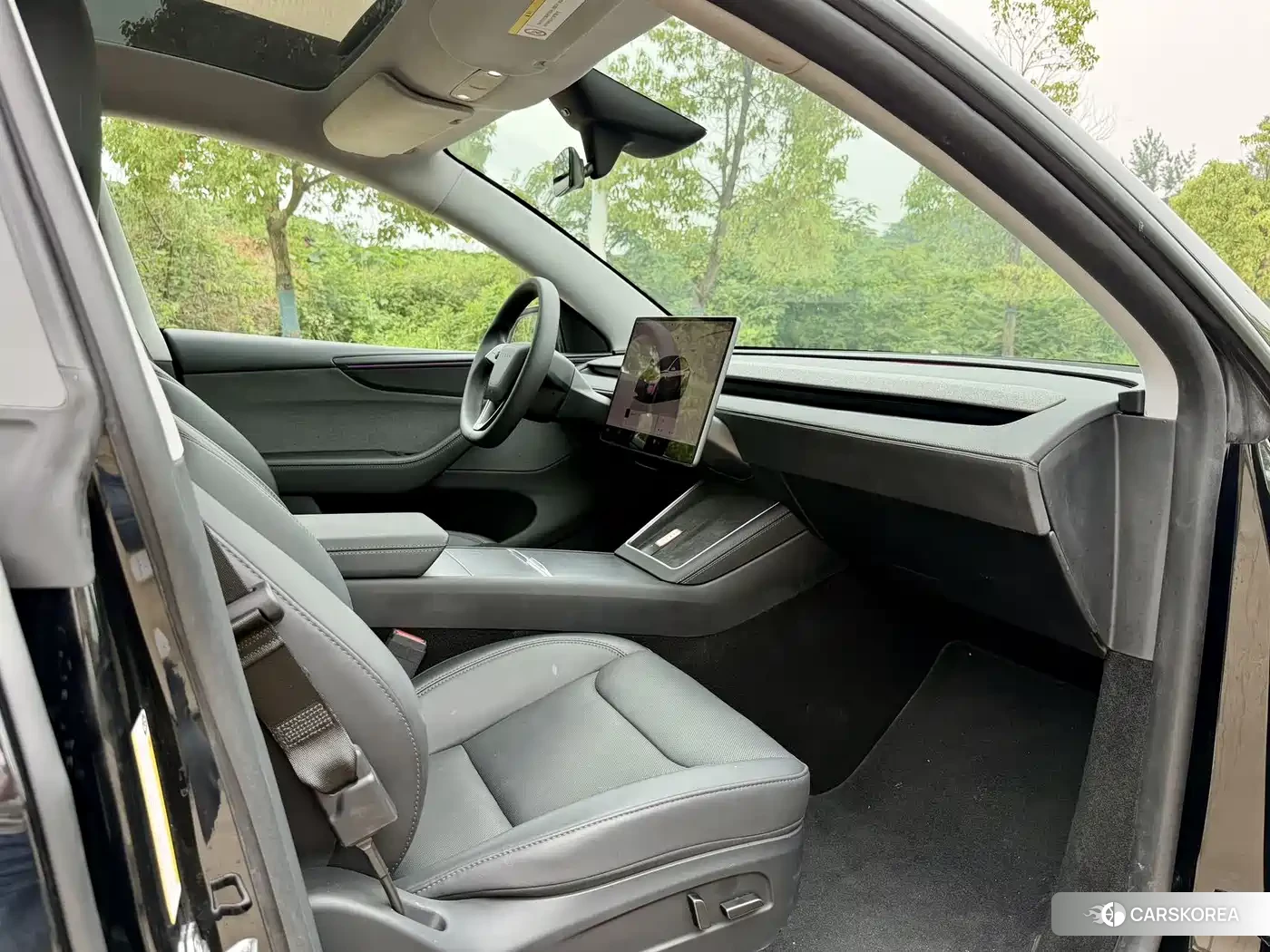 Tesla Model Y 2025 Черный из Китая, фото 6
