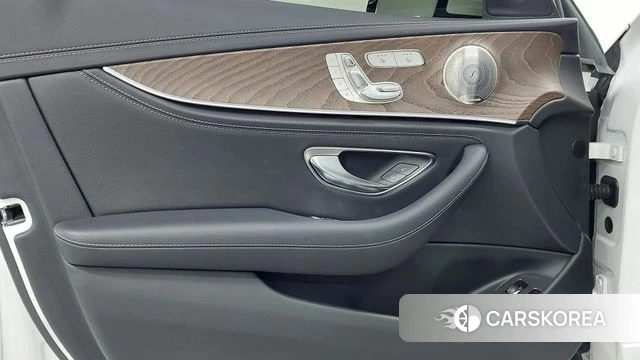 Mercedes-Benz E-Class W213 2022 Белый из Кореи, фото 6