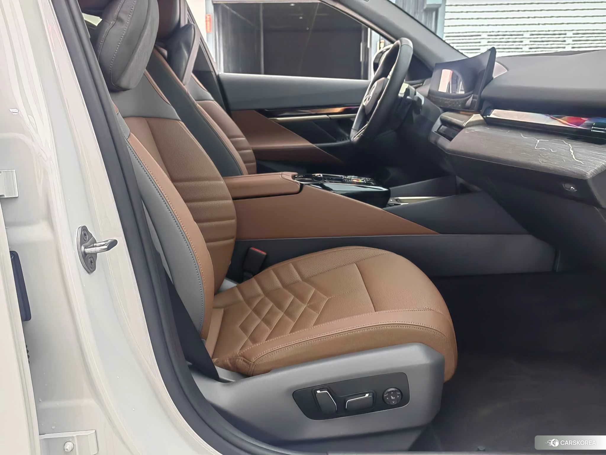 BMW 5 series 2024 Белый из Китая, фото 6