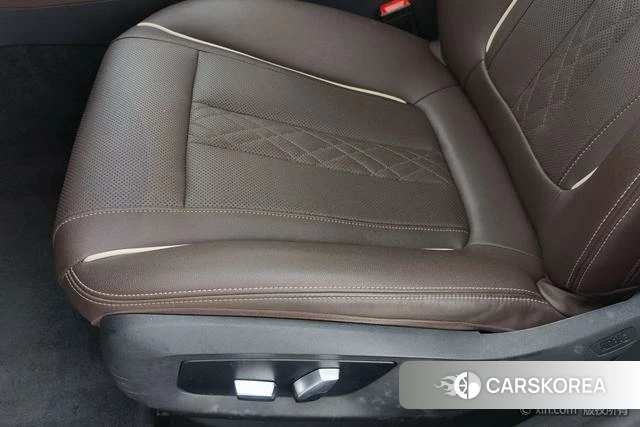 BMW 5 series 2021 Темно-серый из Китая, фото 6