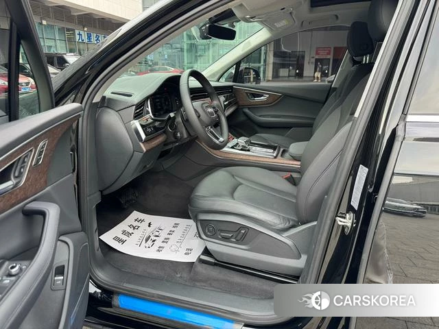Audi Q7 2022 Черный из Китая, фото 6