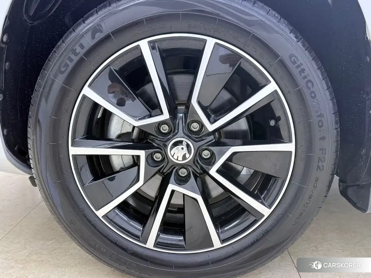 Skoda Karoq 2024 Белый из Китая, фото 6