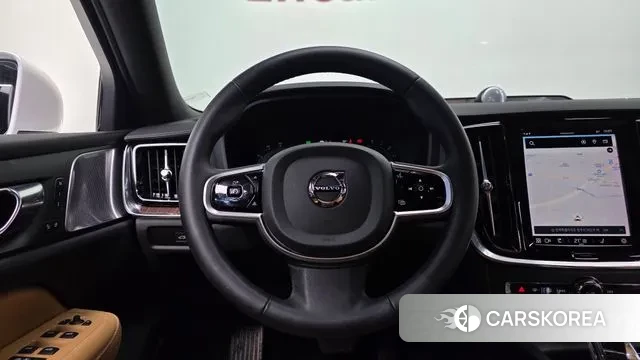 Volvo S60 3rd generation 2023 Белый из Кореи, фото 6