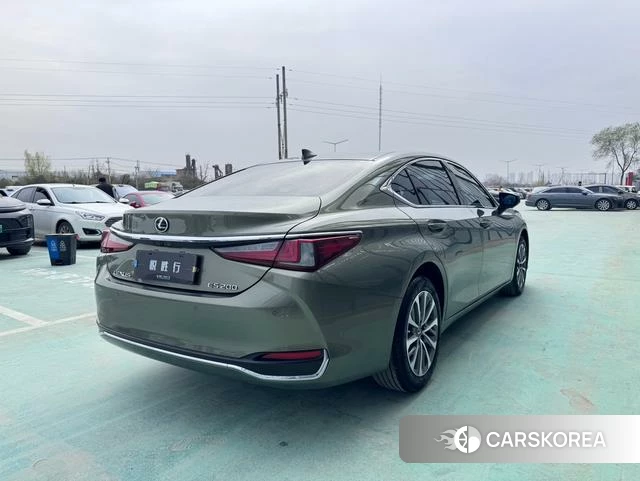 Lexus ES 2023 Зеленый из Китая, фото 6