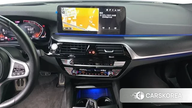 BMW 5 Series (G30) 2023 Белый из Кореи, фото 6