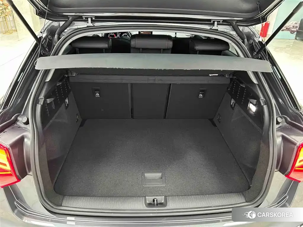 Audi Q2L 2022 Silver/gray из Китая, фото 6