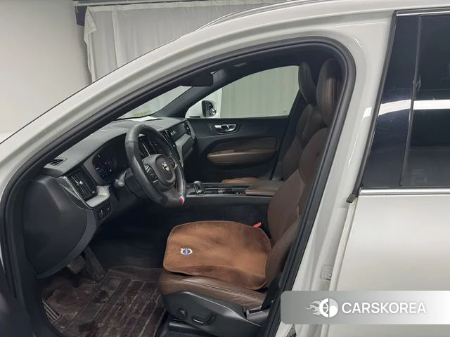 Volvo XC60 2021 Белый из Китая, фото 6