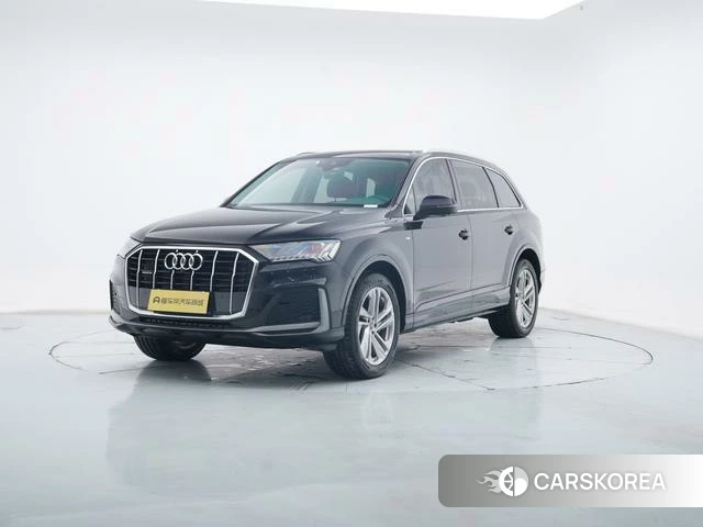 Audi Q7 2021 Черный из Китая, фото 6