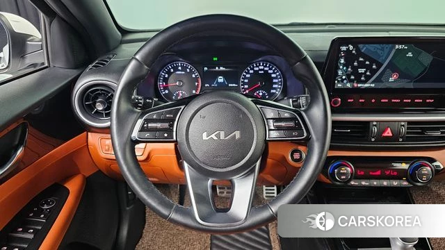 Kia The New K3 2nd generation 2023 Белый из Кореи, фото 6