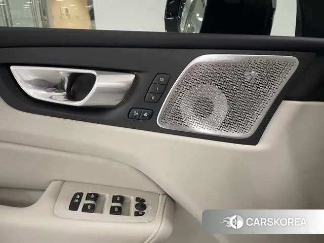 Volvo XC60 second Generation 2025 Черный из Кореи, фото 6