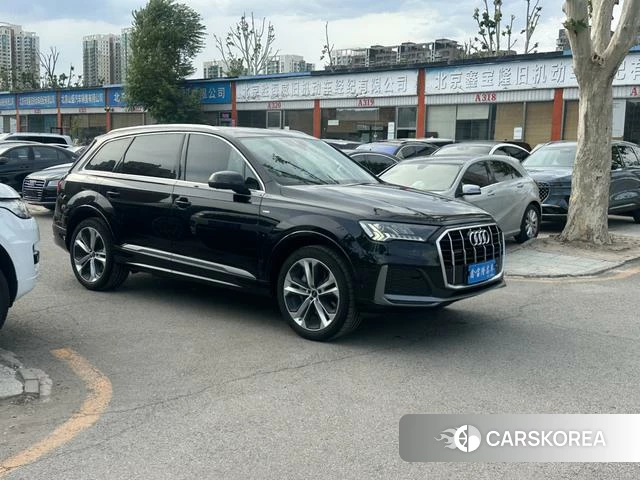 Audi Q7 2021 Черный из Китая, фото 6