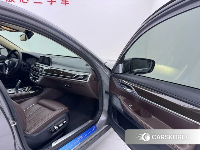 BMW 7 series 2022 Темно-серый из Китая, фото 6