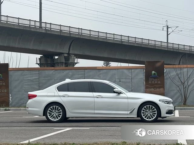 BMW 5 series PHEV id 4209456 из Китая 6