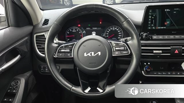 Kia Seltos 2022 Белый из Кореи, фото 6