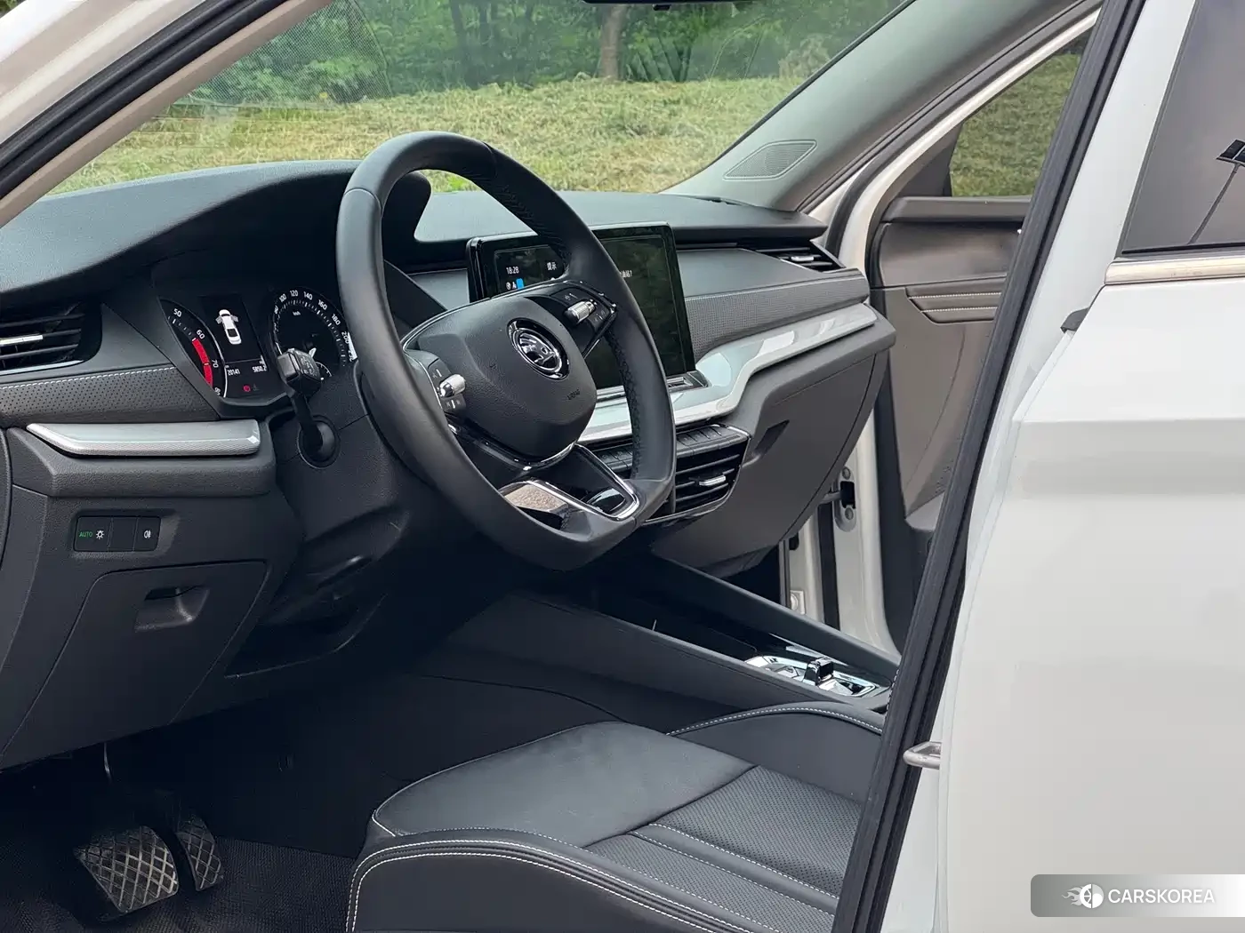 Skoda Octavia 2023 Белый из Китая, фото 6