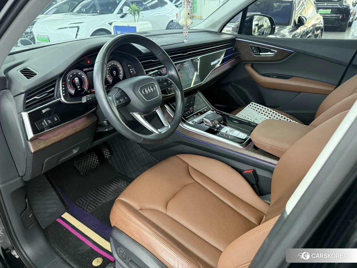 Audi Q7 2021 Черный из Китая, фото 6