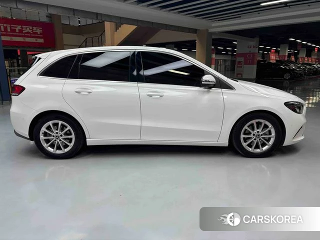 Mercedes-Benz Class B 2023 Белый из Китая, фото 6