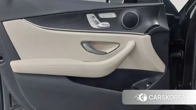 Mercedes-Benz E-Class W213 2023 Черный из Кореи, фото 6