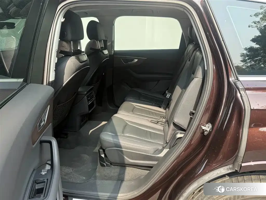 Audi Q7 2021 Champagne/brown из Китая, фото 6