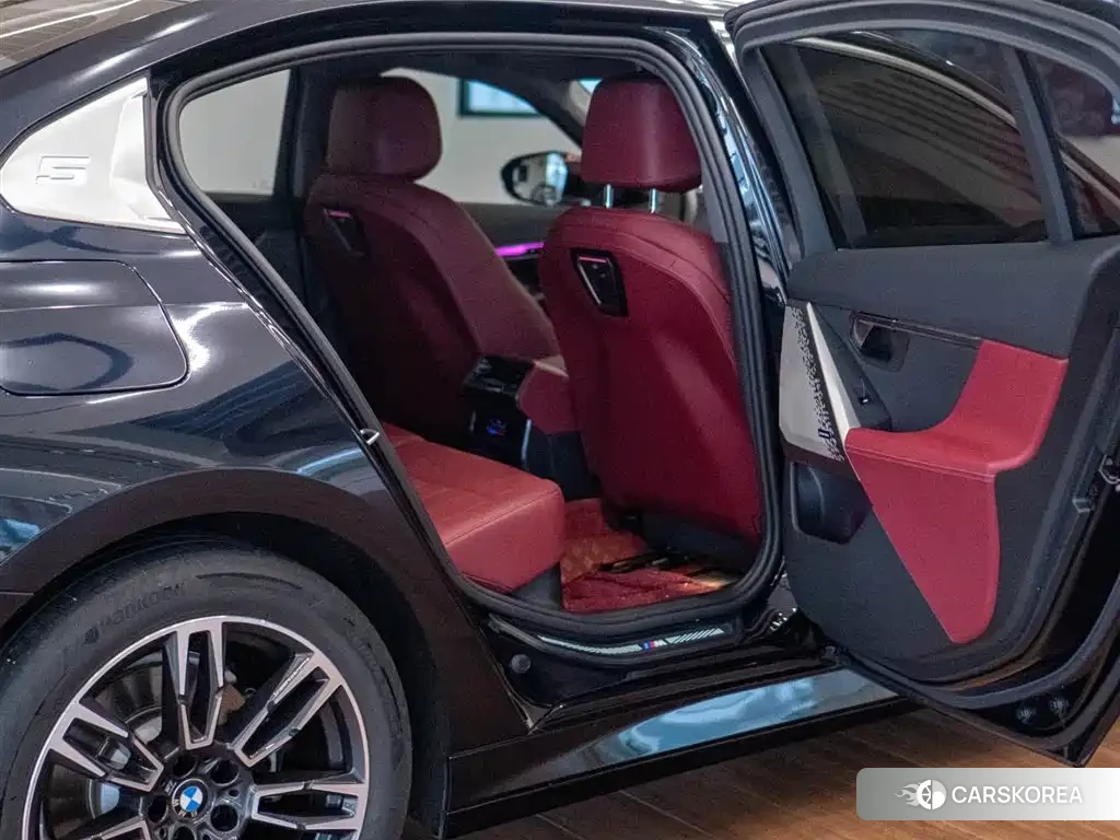 BMW 5 series 2026 Черный из Китая, фото 6