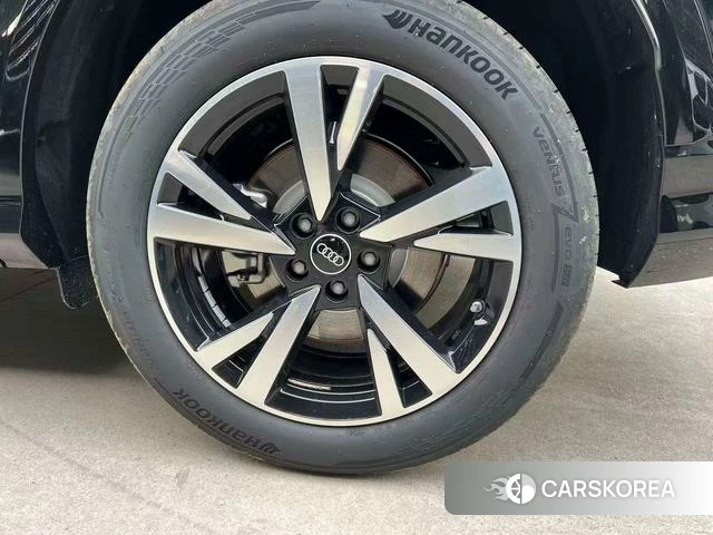Audi Q5L 2026 Черный из Китая, фото 6
