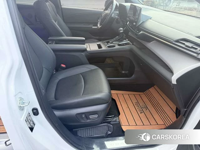 Toyota Grevia 2023 Белый из Китая, фото 6