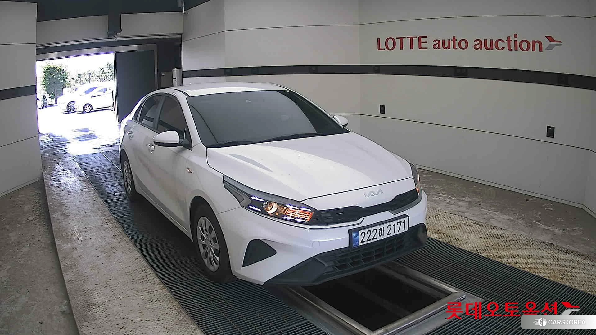 Kia K3 2024 Snow White Pearl из Кореи, фото 6