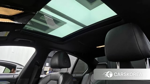 BMW 5 Series (G30) 2018 Синий из Кореи, фото 6