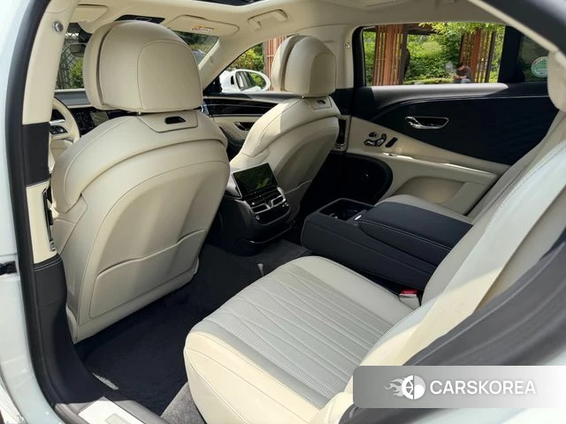 Bentley Flying Spur 3rd Generation 2023 Белый из Кореи, фото 6