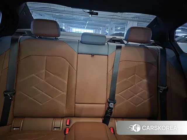 BMW 5 Series (G60) 2024 Цвет тростника из Кореи, фото 6