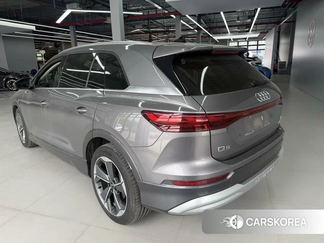 Audi Q5 e-tron 2024 Темно-серый из Китая, фото 6