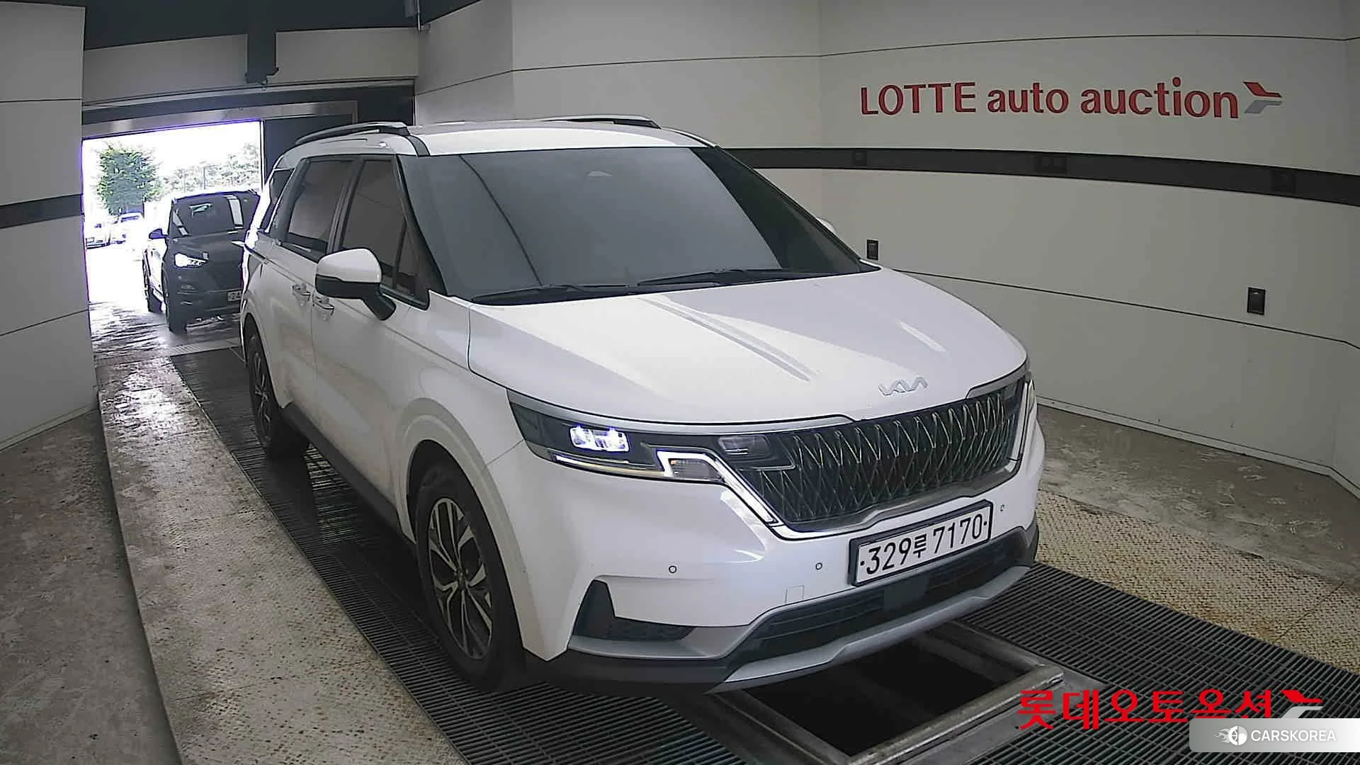 Kia Carnival 2023 Белый из Кореи, фото 6