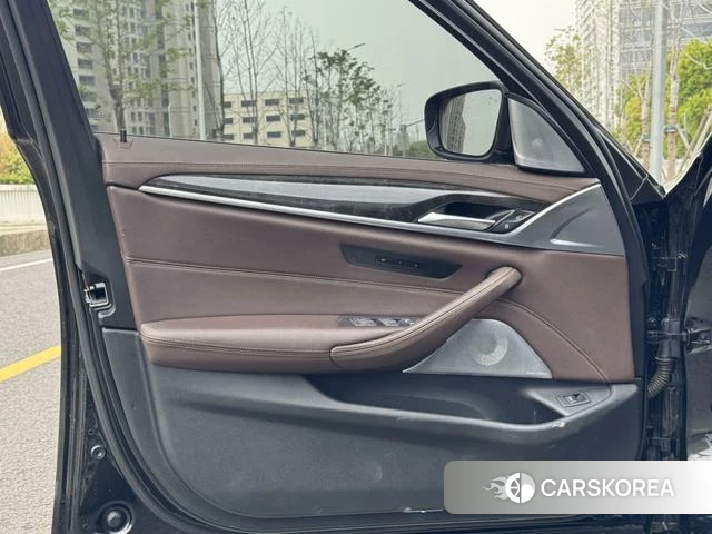 BMW 5 series 2021 Черный из Китая, фото 6