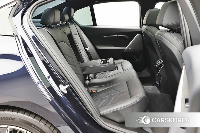BMW 5 Series (G60) 2023 Черный двухцветный из Кореи, фото 6