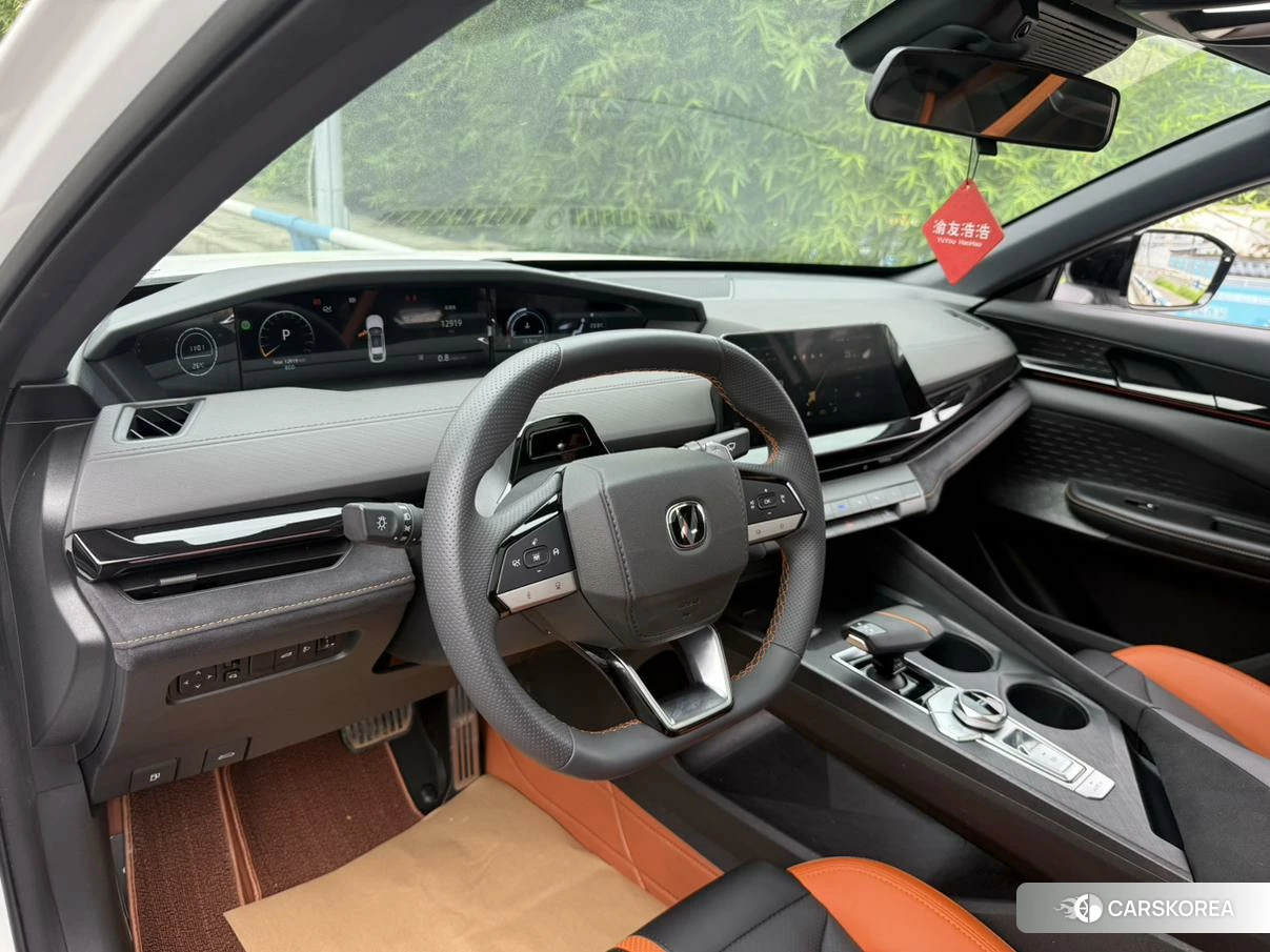 Chang'an UNI-V 2024 Белый из Китая, фото 6