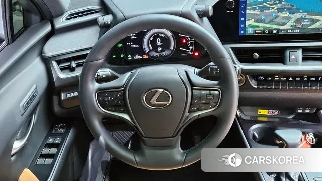 Lexus UX250h 2023 Серебряный из Кореи, фото 6