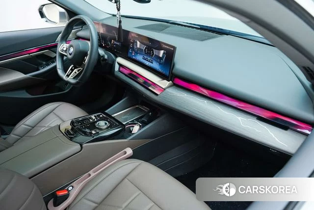 BMW 5 series 2024 Серебристо-серый из Китая, фото 6