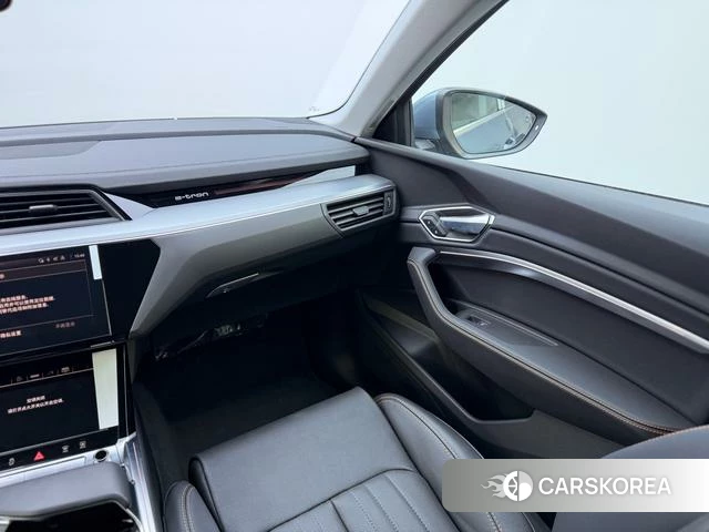Audi e-tron 2026 Серебристо-серый из Китая, фото 6