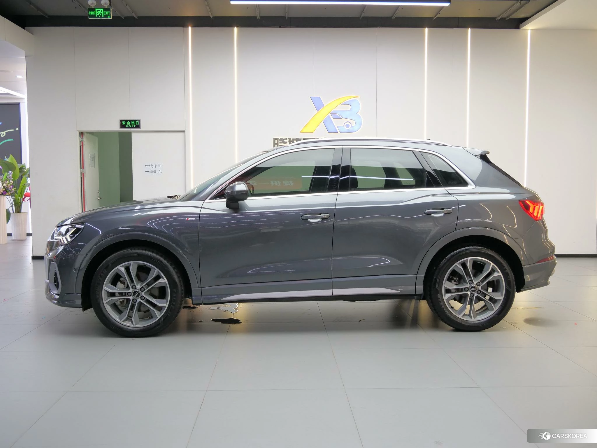 Audi Q3 2023 Темно-серый из Китая, фото 6