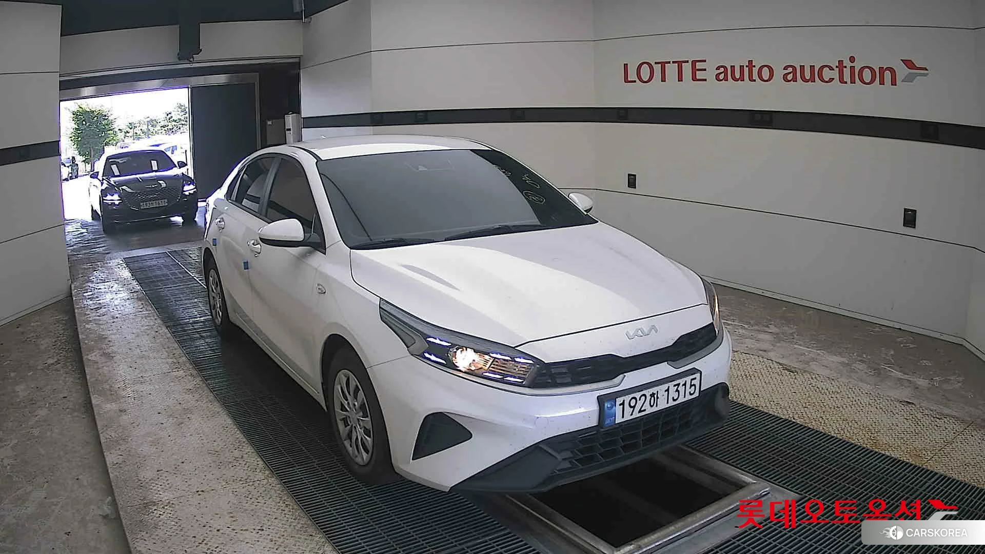 Kia K3 2022 Snow White Pearl из Кореи, фото 6